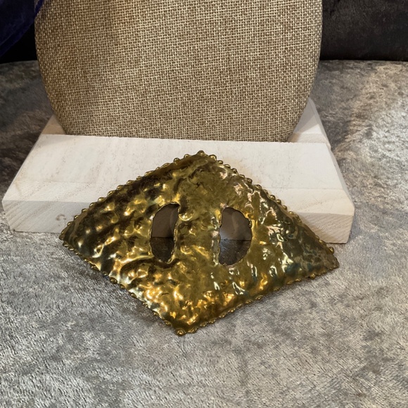 Vintage Diamond Shaped Hammered Brass Buckle Style Scarf Slide - Picture 2 of 3